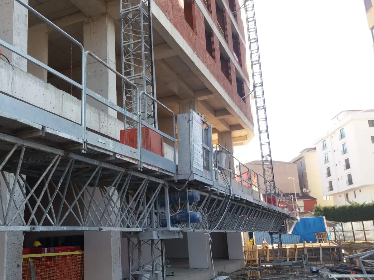 Galvanised deck sections, twin-motor drive group and mast
